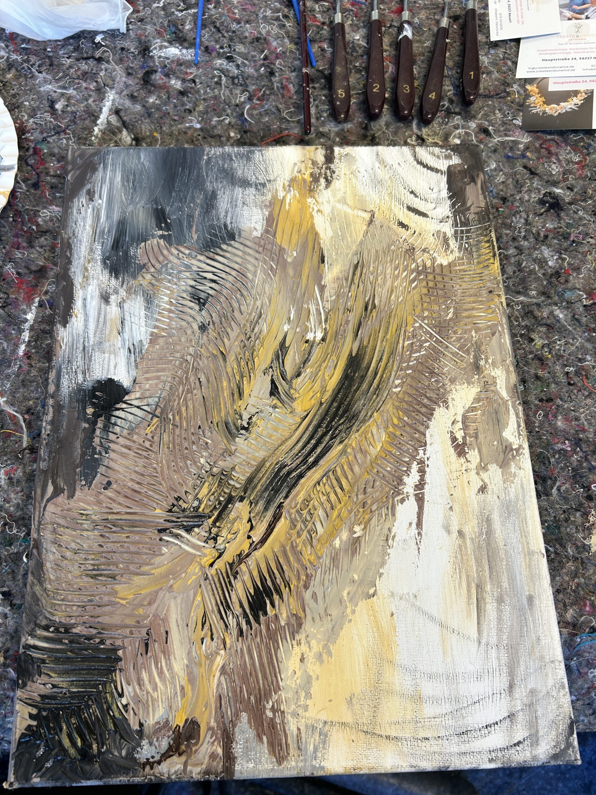 Gruppe, die gemeinsam malt