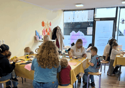 Gruppe von Eltern und Kindern